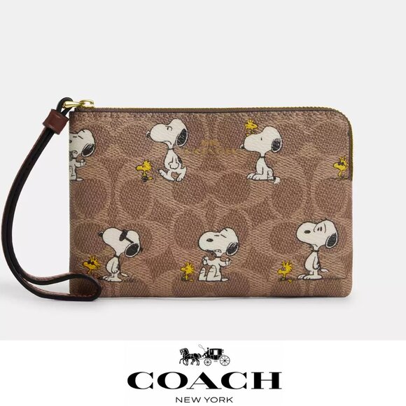 🐶❤️ Coach X Peanuts Corner Zip Wristlet In Signature Canvas With Snoopy Print - Picture 1 of 7